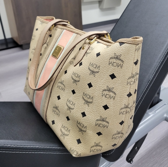 MCM Ltd. Ed.  Cream and peach Visetos Zippered Tote - Picture 3 of 13